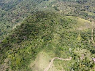 FINCA CON ELEVACIONES 